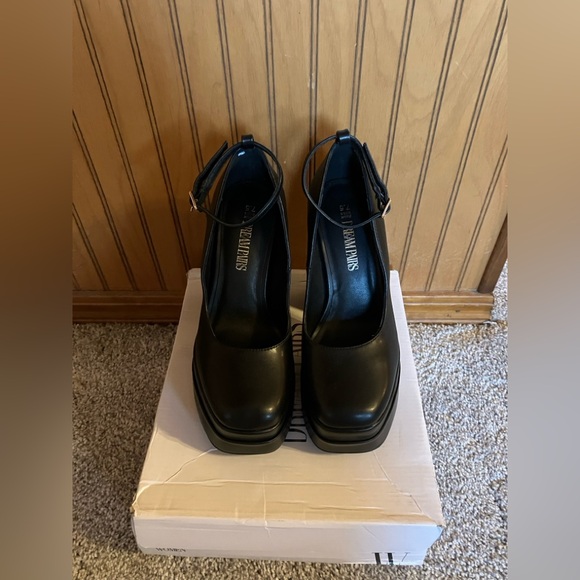 Dream Pairs- black women’s high chunky platform heels with ankle strap. Size 7.5 - Picture 5 of 7